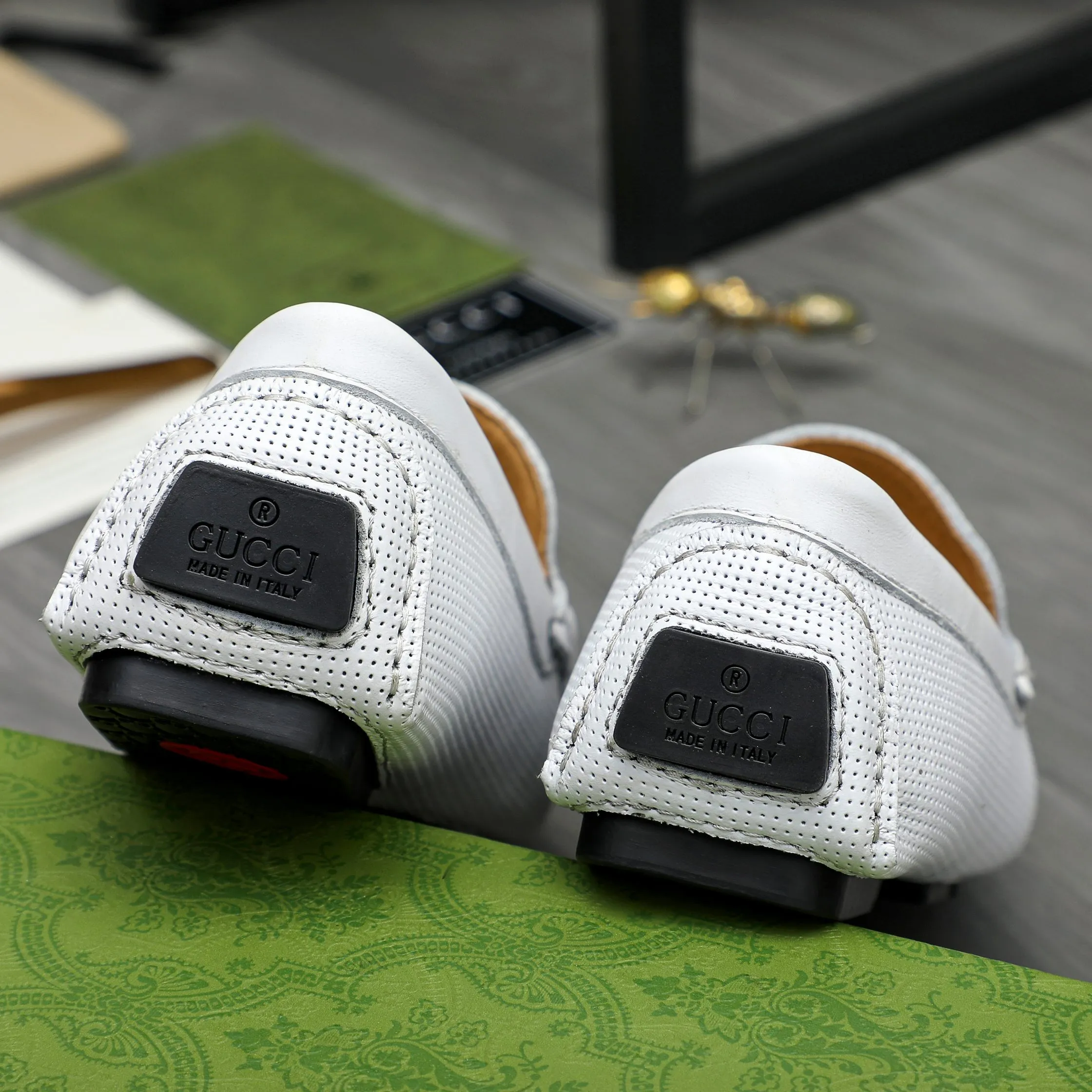 Men's shoes 💰p420 Product trademark: GUCCI (Gucci) casual slip-on men's shoes Regular size: 38-44 Product materials: Selected hollow cowhide upper, sheepskin lining, rubber outsole
